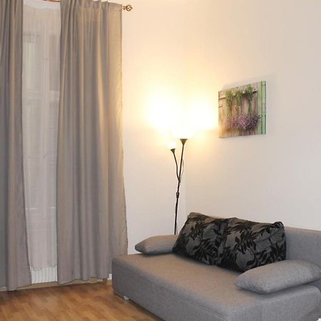 Modern Apartment Ve Smeckach 28 프라하 외부 사진