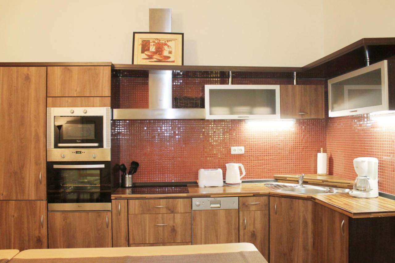 Modern Apartment Ve Smeckach 28 프라하 외부 사진