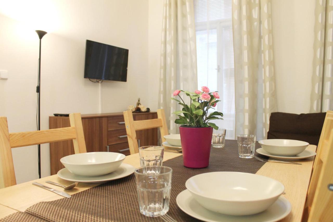 Modern Apartment Ve Smeckach 28 프라하 외부 사진