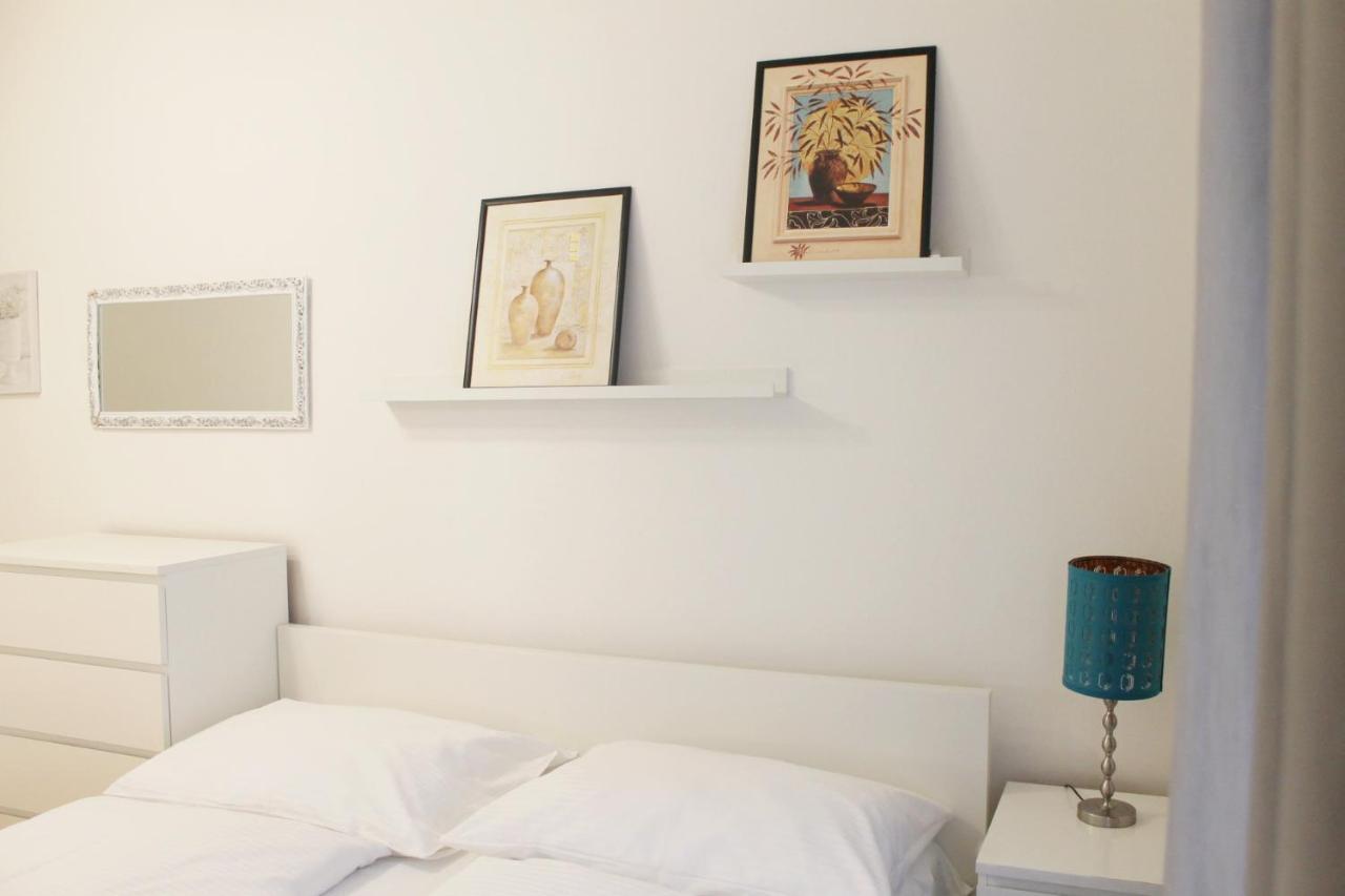 Modern Apartment Ve Smeckach 28 프라하 외부 사진