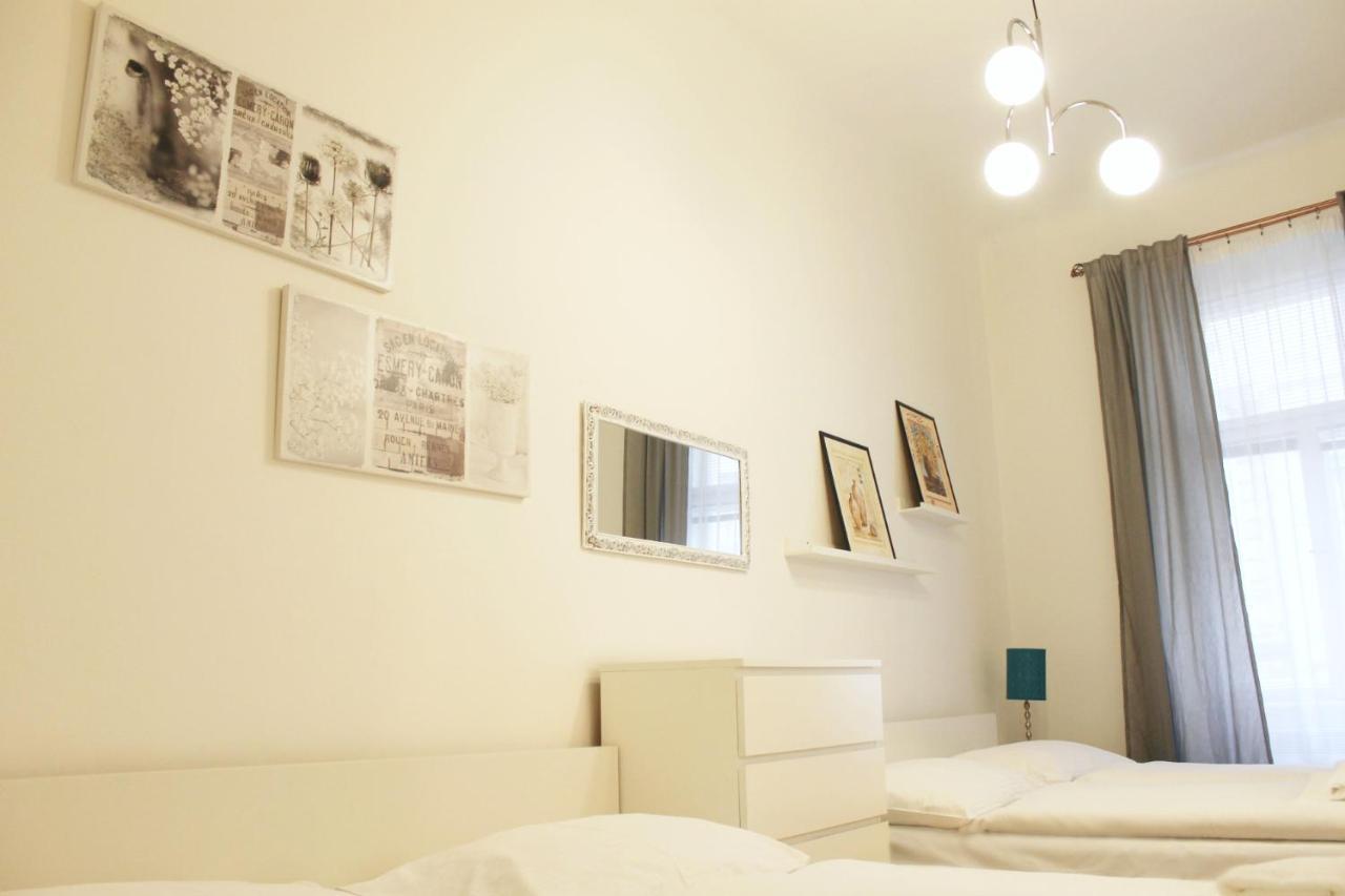 Modern Apartment Ve Smeckach 28 프라하 외부 사진